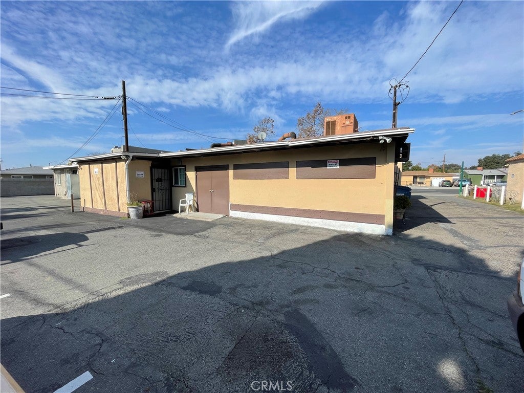 1852 W 17th