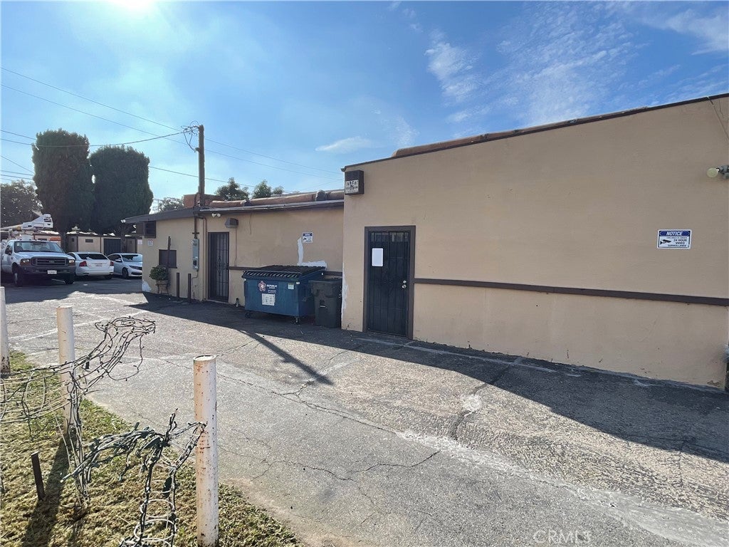 1852 W 17th