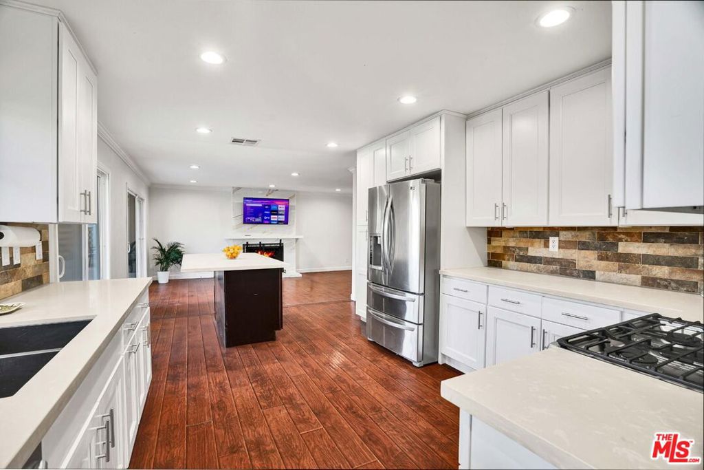 11158 Newcastle Avenue