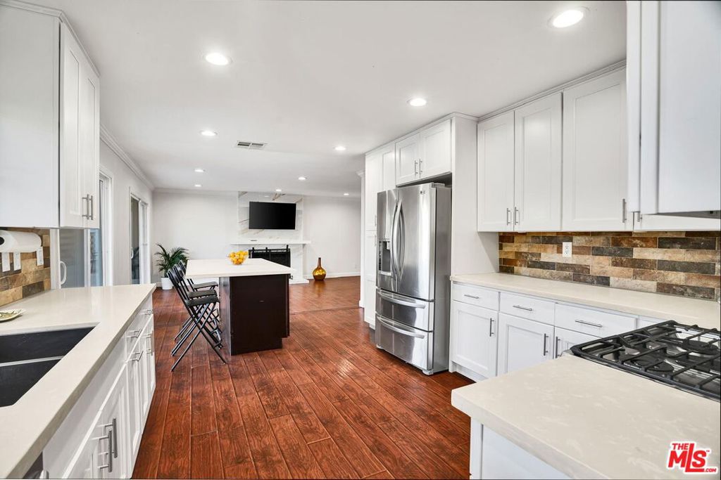 11158 Newcastle Avenue