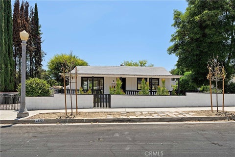 Photo of 2538 Woodlyn Road, Pasadena, CA 91107 (MLS # SR26172976)