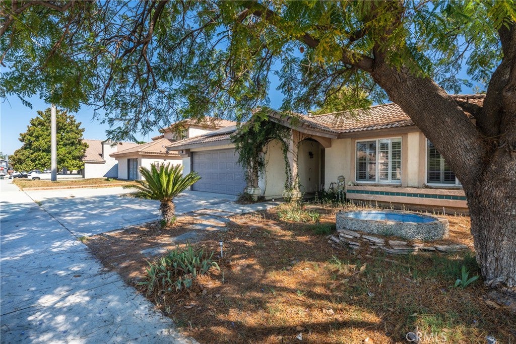 955 Peacock Dr