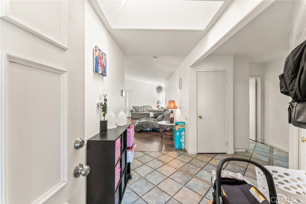 955 Peacock Dr