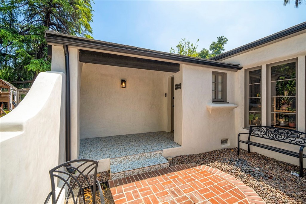 847 W Edgehill Road