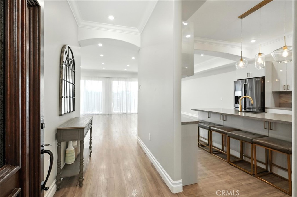 Properties 1 201 N Reese Place 101
