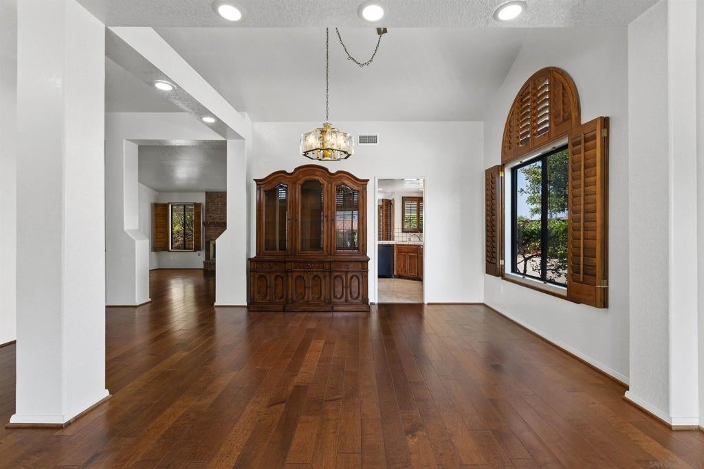 1693 W Country Club
