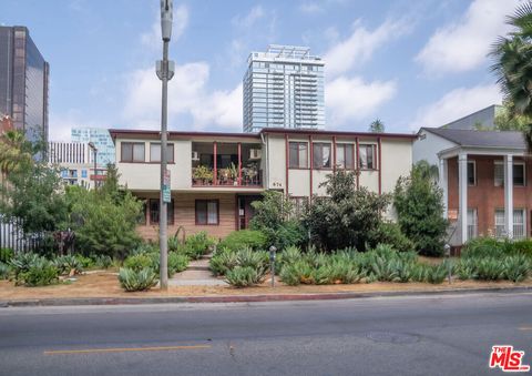 Photo of 674 S Catalina Street, Los Angeles, CA 90005 (MLS # 26747731)