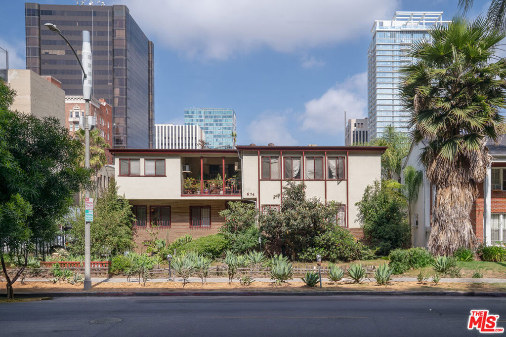 674 S Catalina Street