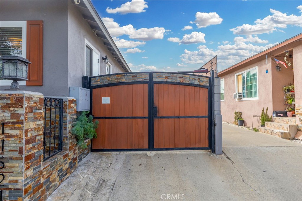 11521 Inglewood Avenue