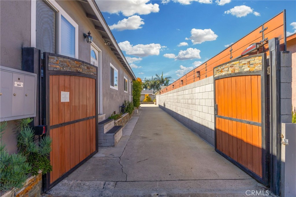 11521 Inglewood Avenue