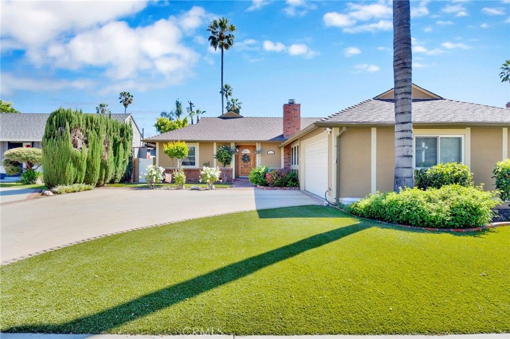 Photo of 13922 Cohasset Street, Van Nuys, CA 91405 (MLS # SR26065175)