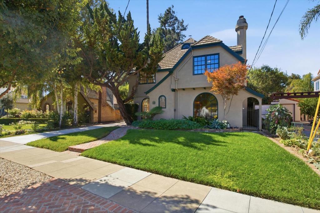 883 Riverside Drive