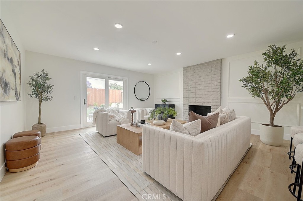 2113 S Forest