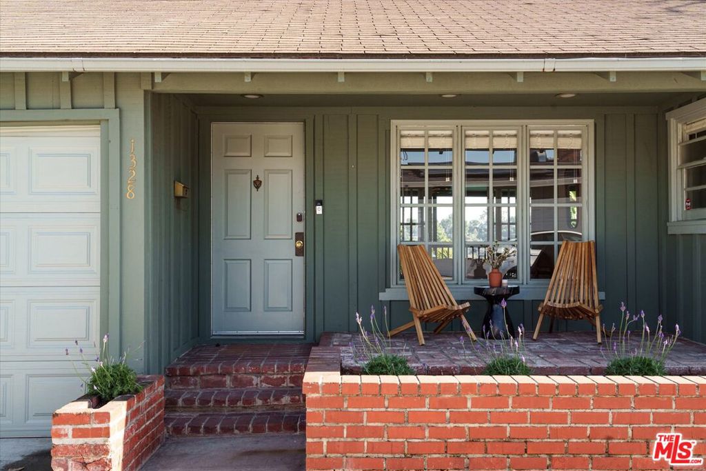 1328 Linda Rosa Avenue