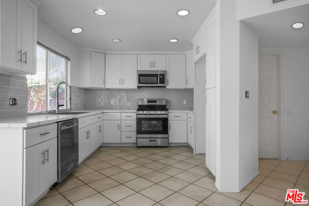 2041 Saint Andrews Way