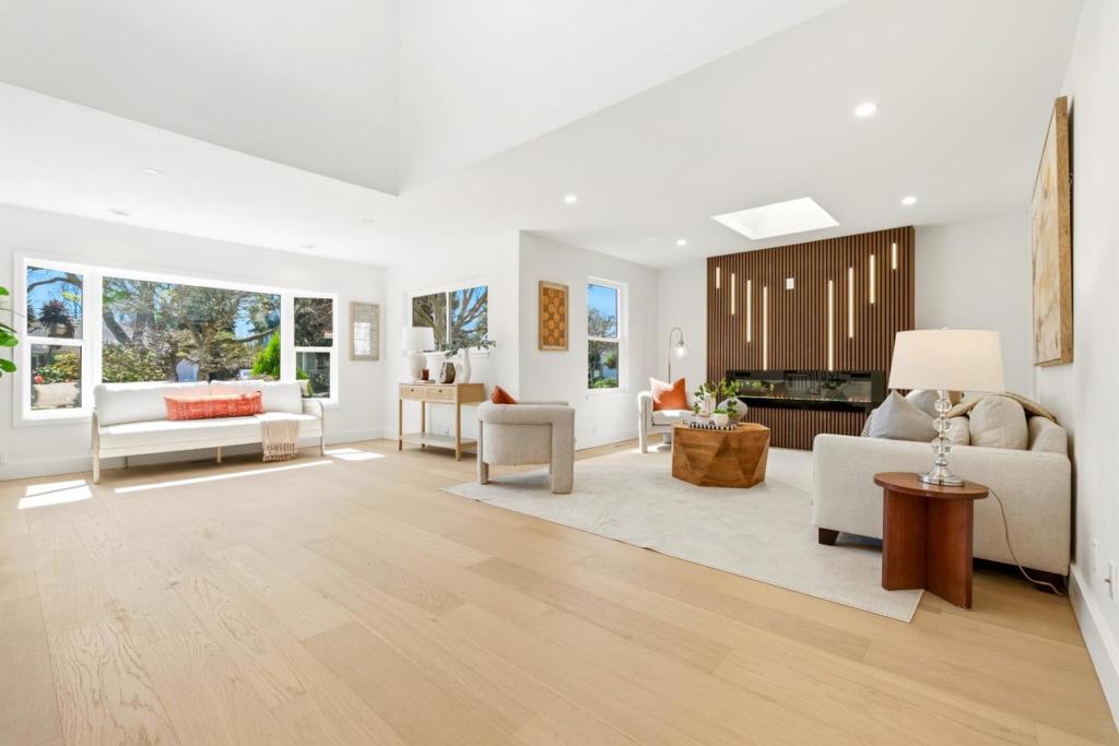2215 Sunny Vista Drive