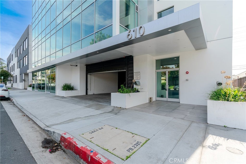 610 W Broadway Retail