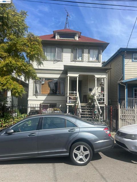 Photo of 670 32nd st St, Oakland, CA 94609 (MLS # 41128540)