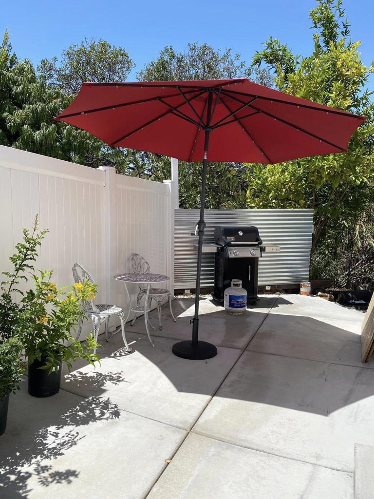Now available for immediate occupancy. This beautiful studio located in the highly desirable San Diego metro area of Kensington is ready for a new renter. In unit full sized washer and dryer, heating and air conditioning unit, dishwasher, full sized kitchen and appliances. Plenty of storage space. All utilities including fiber optic high speed internet included at no extra cost. Designated street parking available. Side yard with a bbq grill and bistro table. Walking distance to shops and trendy restaurants. Call Eva at 619-337-4922 for a private showing.