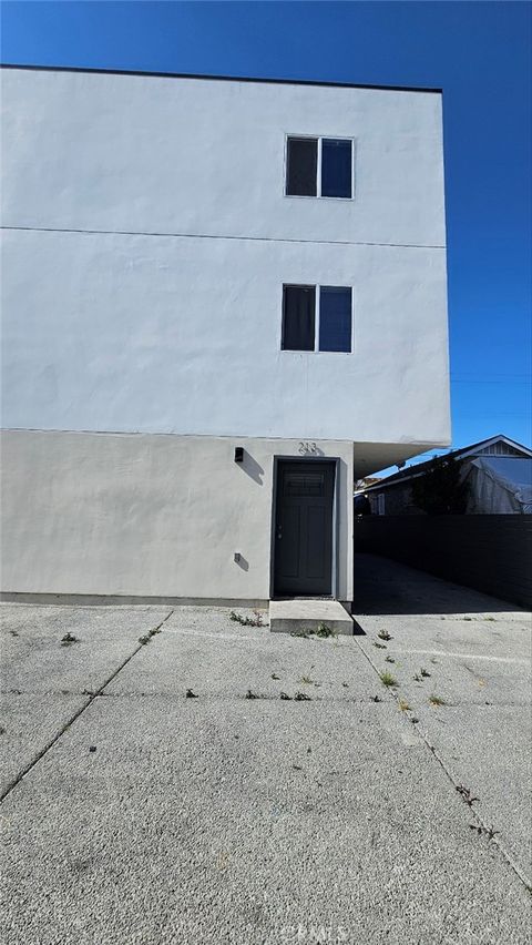 Photo of 213 W 43rd, Los Angeles, CA 90037 (MLS # PW26130400)