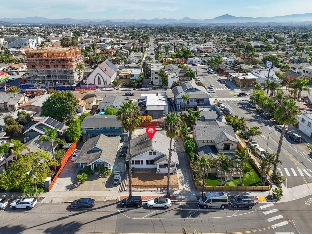 San Diego, California 92104, United States, 2 Bedrooms Bedrooms, ,2 BathroomsBathrooms,Residential,Active,242695