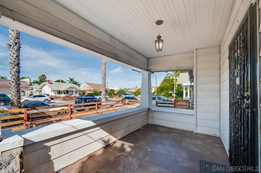 San Diego, California 92104, United States, 2 Bedrooms Bedrooms, ,2 BathroomsBathrooms,Residential,Active,242695