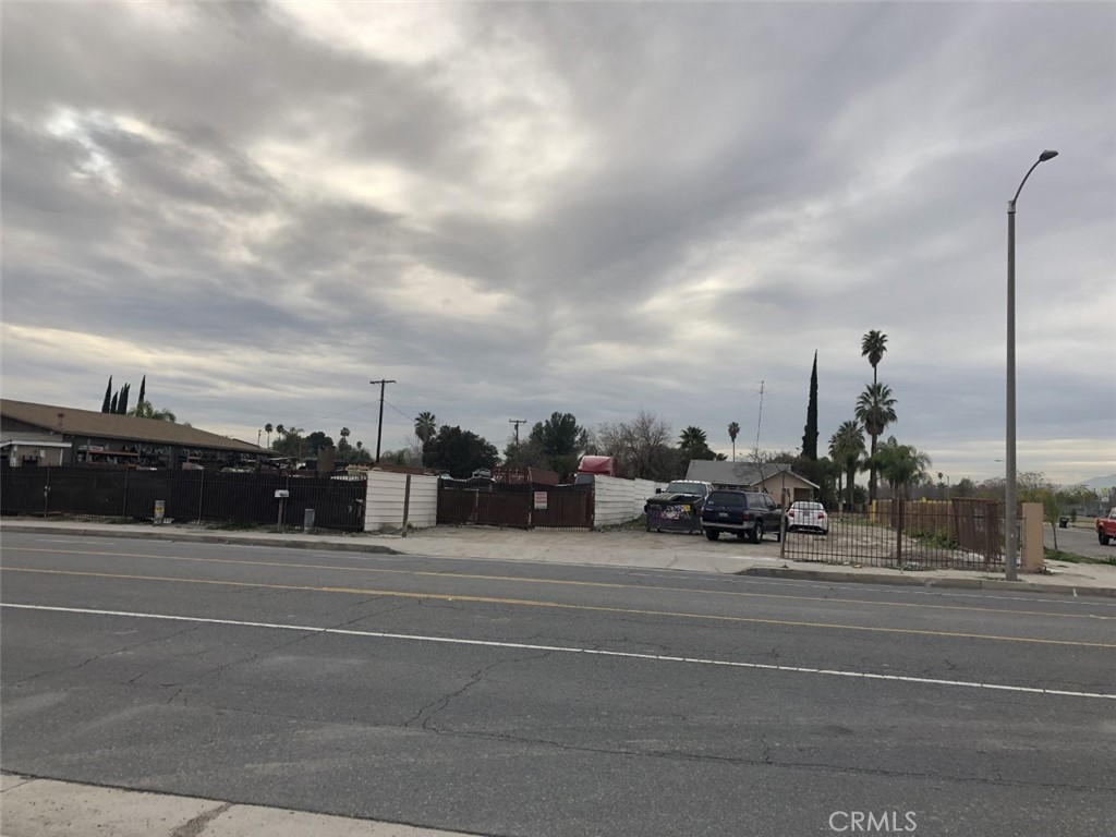 1098 N Mount Vernon