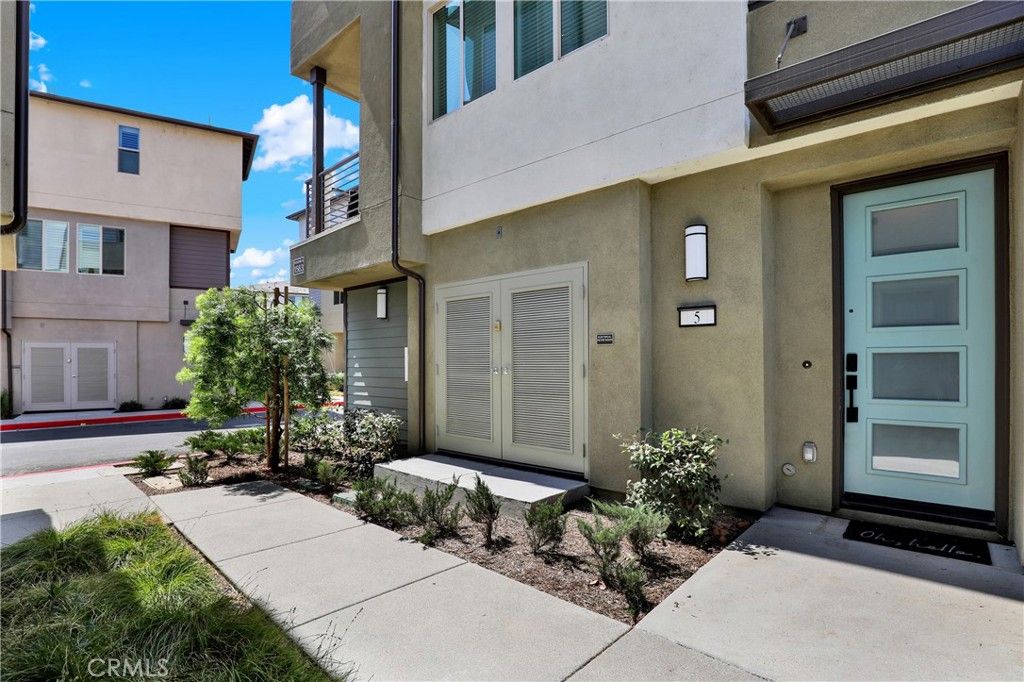 Photo of 1563 Lima Way #5, Placentia, CA 92870 (MLS # OC25213475)