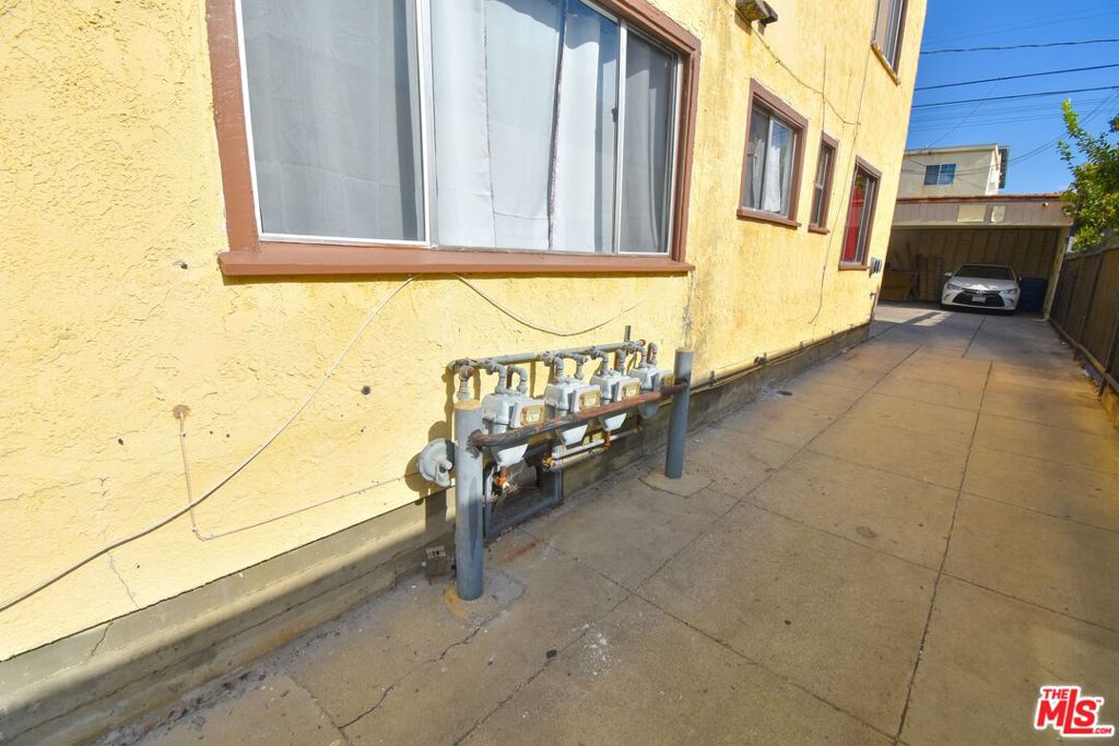 2010 S Harcourt Avenue