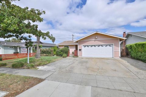 Photo of 2537 Orinda Drive, San Jose, CA 95121 (MLS # ML82042943)