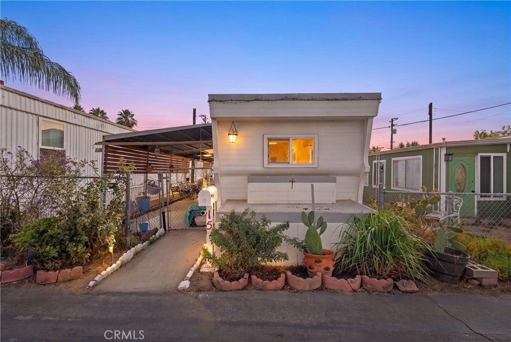 5925 Mission Boulevard 15