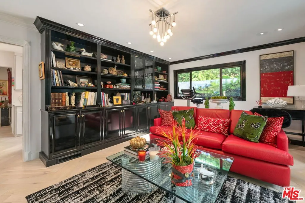 Los Angeles, California 90049, United States, 4 Bedrooms Bedrooms, ,3 BathroomsBathrooms,Residential,Active,241693