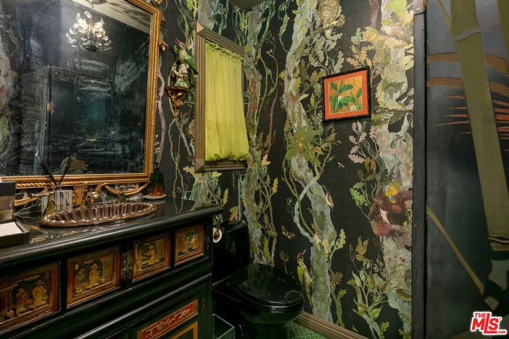 Los Angeles, California 90049, United States, 4 Bedrooms Bedrooms, ,3 BathroomsBathrooms,Residential,Active,241693