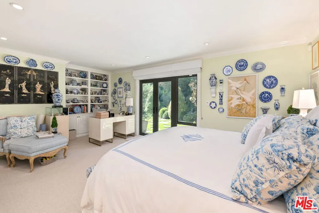 Los Angeles, California 90049, United States, 4 Bedrooms Bedrooms, ,3 BathroomsBathrooms,Residential,Active,241693