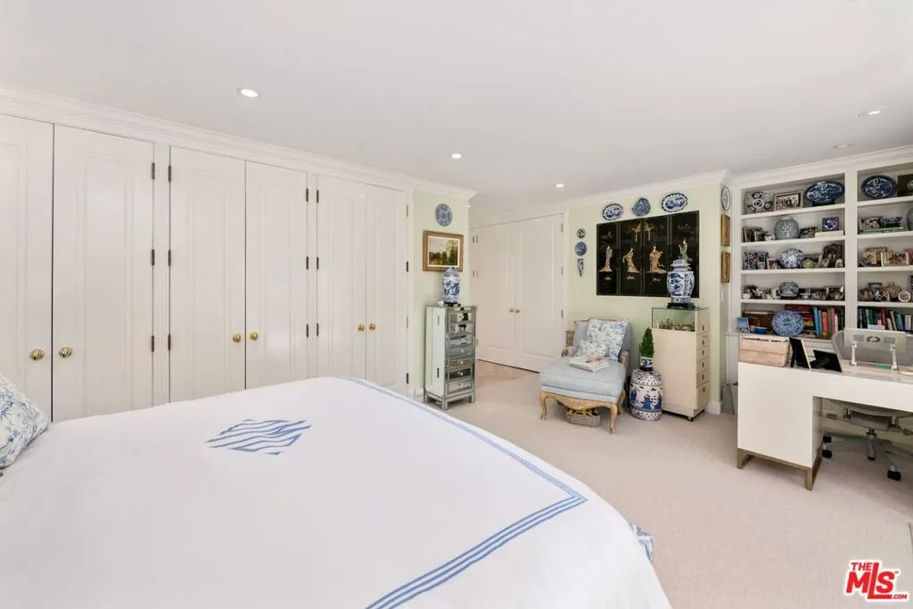 Los Angeles, California 90049, United States, 4 Bedrooms Bedrooms, ,3 BathroomsBathrooms,Residential,Active,241693