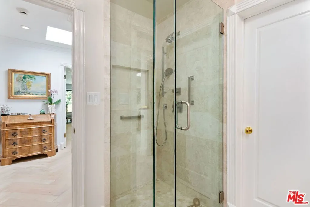 Los Angeles, California 90049, United States, 4 Bedrooms Bedrooms, ,3 BathroomsBathrooms,Residential,Active,241693