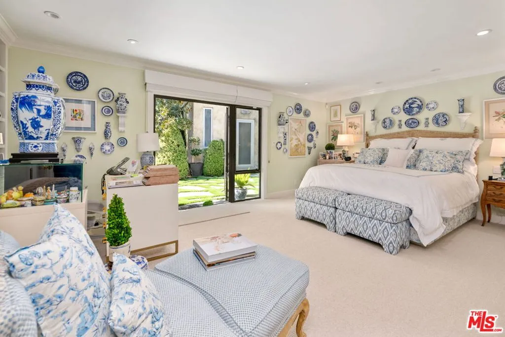 Los Angeles, California 90049, United States, 4 Bedrooms Bedrooms, ,3 BathroomsBathrooms,Residential,Active,241693