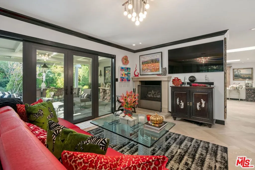 Los Angeles, California 90049, United States, 4 Bedrooms Bedrooms, ,3 BathroomsBathrooms,Residential,Active,241693