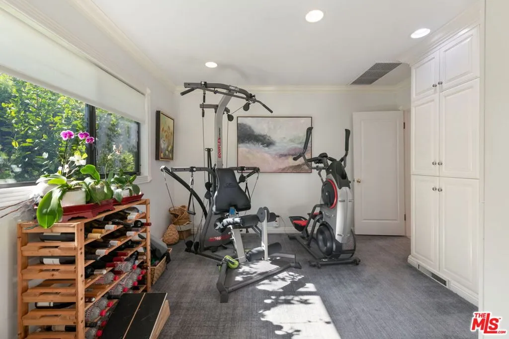 Los Angeles, California 90049, United States, 4 Bedrooms Bedrooms, ,3 BathroomsBathrooms,Residential,Active,241693