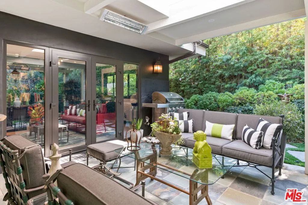 Los Angeles, California 90049, United States, 4 Bedrooms Bedrooms, ,3 BathroomsBathrooms,Residential,Active,241693