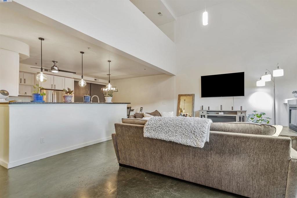 850 West Grand Ave. 6