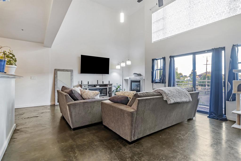 NEWLY REDUCED!!!!! COME TAKE A LOOK AT THIS BEAUTIFUL LOFT!!! Welcome to this stunning loft in the heart of Oakland, California. This sleek and modern 1 bedroom, 2 bathroom home features soaring high ceilings and an abundance of natural light. Located just minutes away from shopping in Emeryville, this is the perfect spot for those who enjoy a vibrant city lifestyle. The open floor plan is ideal for entertaining friends and family, while the spacious bedroom offers a quiet retreat after a long day. Don't miss your chance to own a piece of urban luxury in one of the Bay Area's most desirable neighborhoods. Come see what makes this Oakland property so special today!
