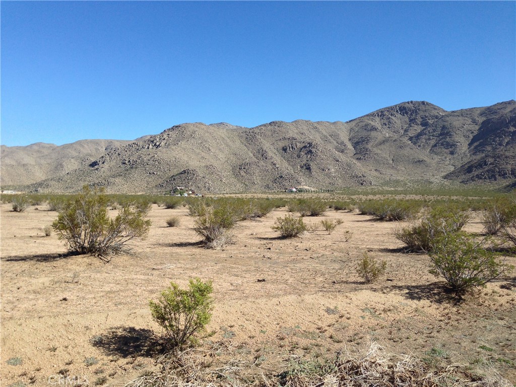 Own a piece of prime location land/property in Apple Valley where the developments are happening fast close to highway 18.
Estimated within 7 mile radius of the future high speed rail main station - which is scheduled to complete before the 2028 Olympic games in LA.
Beautiful and quiet neighborhood with utilities present for immediate construction, perfect size 4.25acres 185,130sqft of flat square easy access land with commercial developments already around the area.