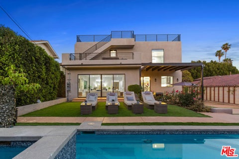 Photo of 1947 N Oxford Avenue, Los Angeles, CA 90027 (MLS # 26869591)