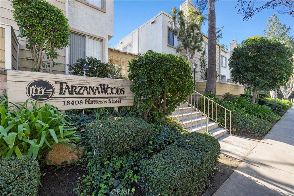 Photo of 18408 Hatteras Street #44, Tarzana, CA 91356 (MLS # SR26018948)