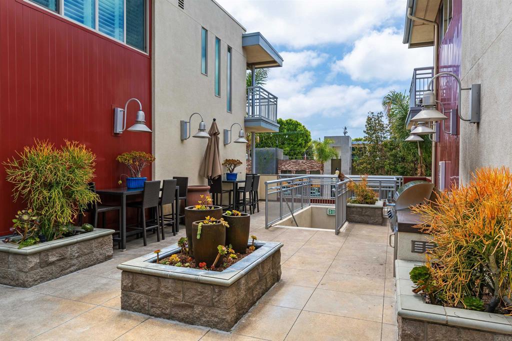 687 S Coast Highway 101 223