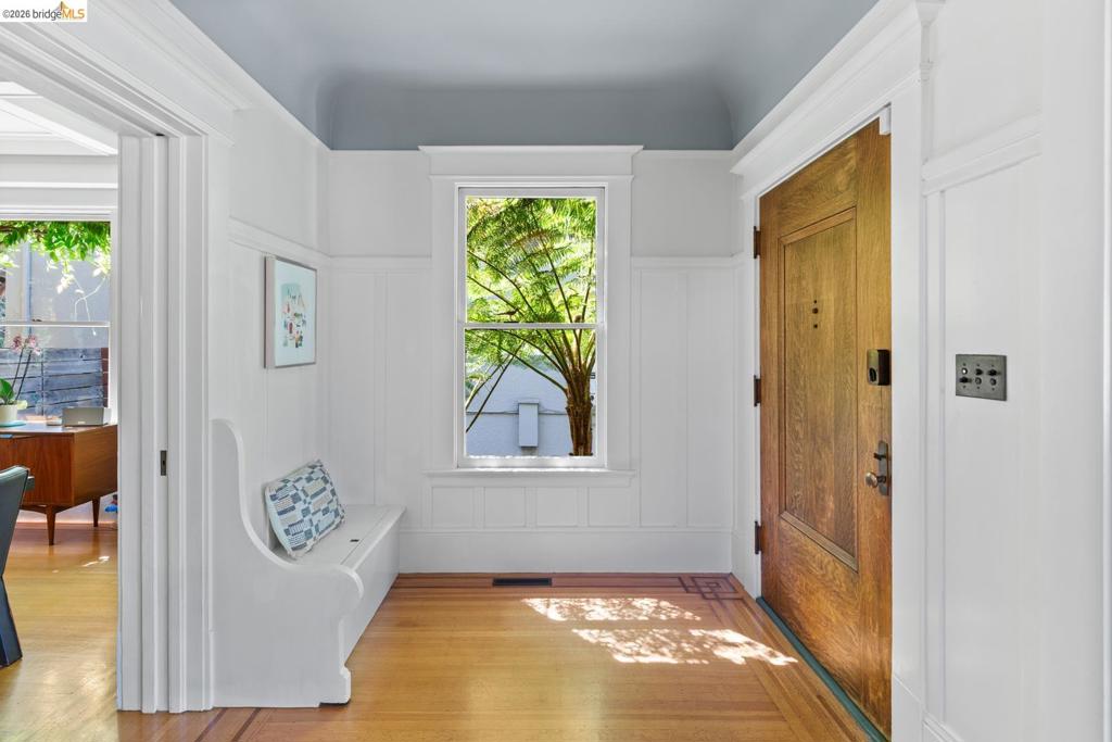 6434 Regent St