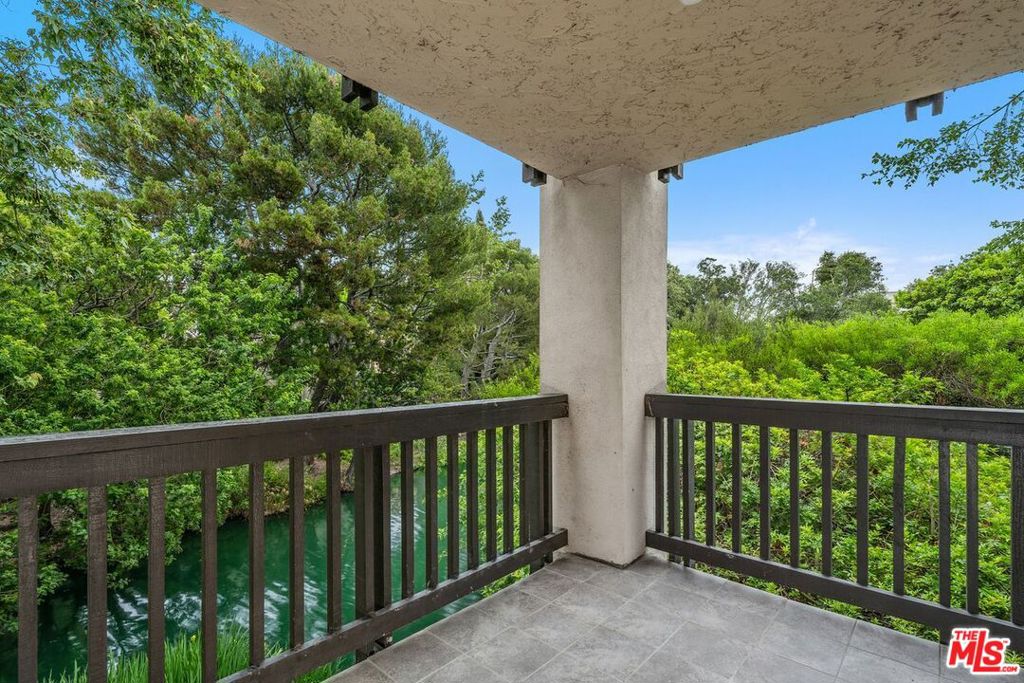 1211 Raintree Circle