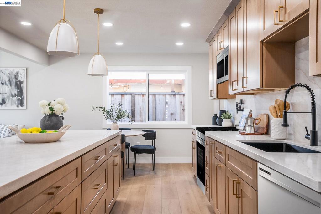 42663 Hamilton Way