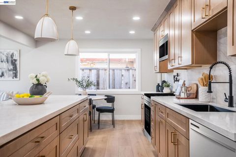 Tiny photo for 42663 42663 Hamilton Way Way, Fremont, CA 94538 (MLS # 41126309)